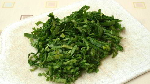 картофельный салат со щавелем и маринованными огурцами