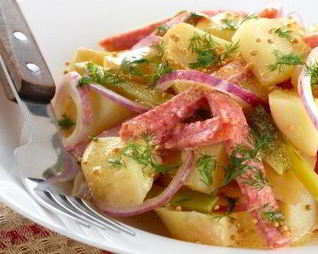 Немецкий картофельный салат с сосисками