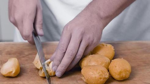 салат из картофеля и копченой курицы