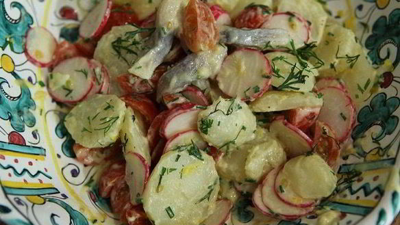 Рецепт Салата из молодого картофеля с сельдью и редиской