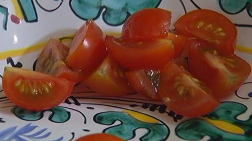 салат из молодого картофеля с сельдью и редиской