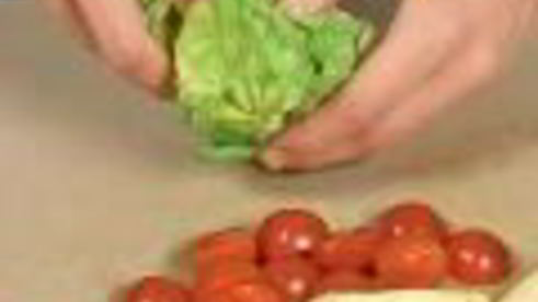 салат из молодого картофеля со скумбрией