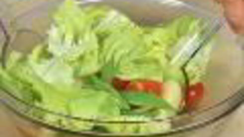 салат из молодого картофеля со скумбрией