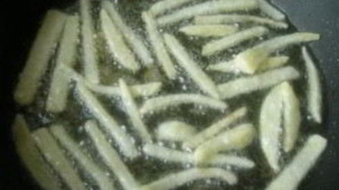 салат с картофелем фри