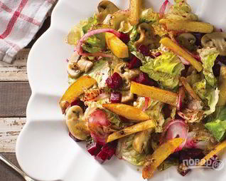 Салат с картофелем, грибами и свеклой