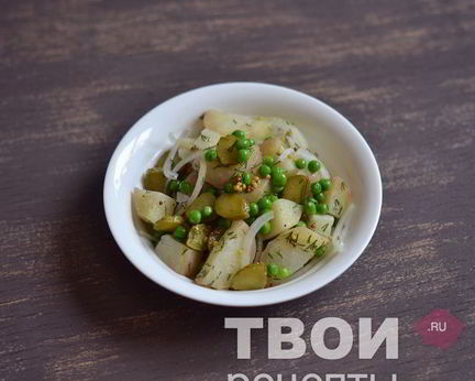Салат с картофелем и зеленым горошком