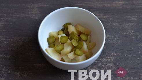 салат с картофелем и зеленым горошком