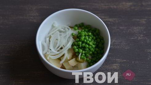 салат с картофелем и зеленым горошком
