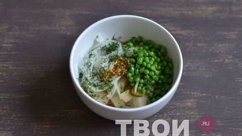 салат с картофелем и зеленым горошком