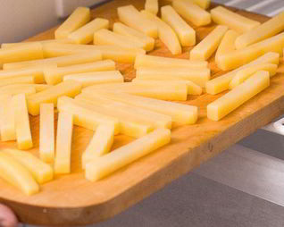 Салат с жареной картошкой