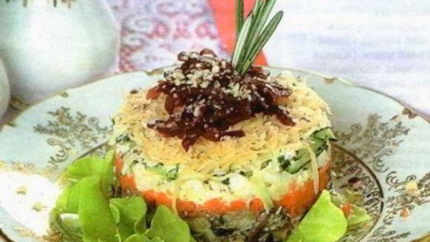 Рецепт слоеного картофельного салата со шпротами и маслинами