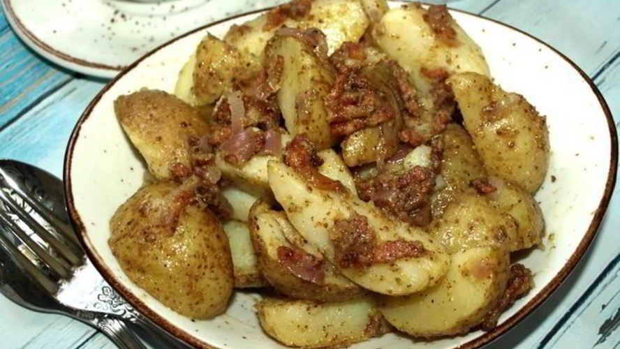 Рецепт теплого картофельного салата с беконом