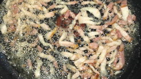 теплый картофельный салат с беконом