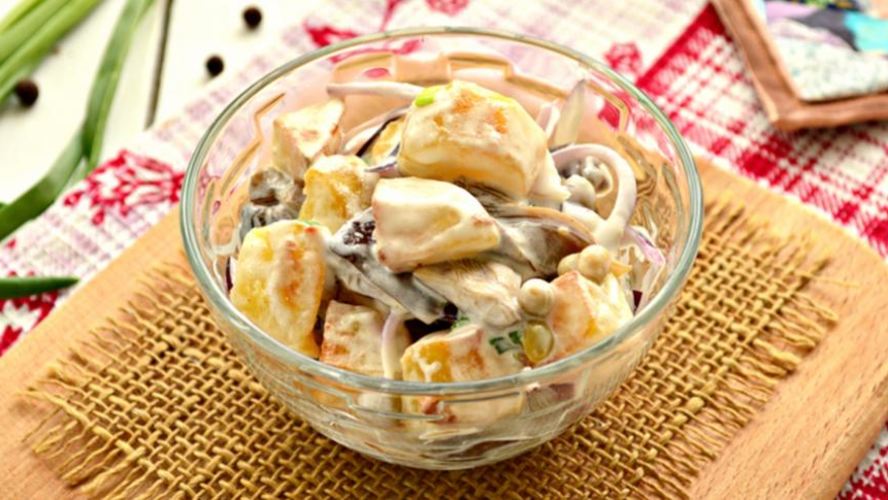 Рецепт теплого картофельного салата с грибами