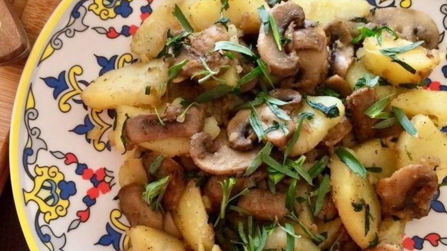 Рецепт теплого салата с картофелем и шампиньонами