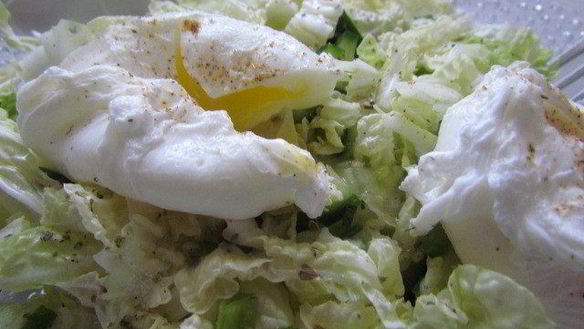 Рецепт Легкого овощной салат с яйцом пашот