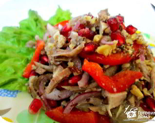 Мясной салат с гранатом и орехами