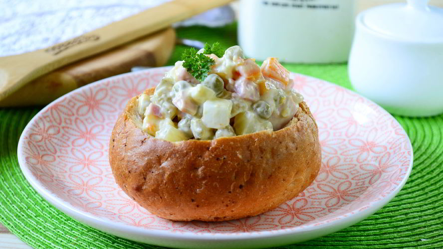 Рецепт булочек, фаршированных салатом оливье