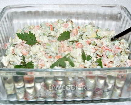 Оливье с авокадо и семгой