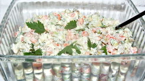 оливье с авокадо и семгой