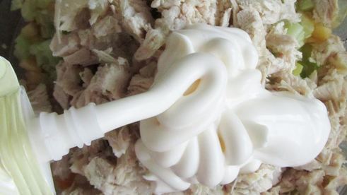 оливье с кисло-сладкими яблоками