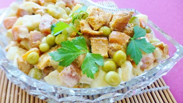 Рецепт Оливье с красной рыбой