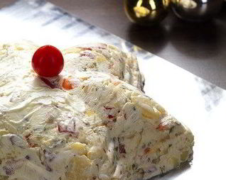 Оливье с красным сладким перцем и кислым яблоком