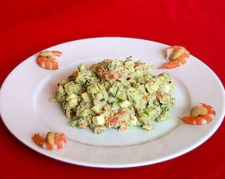 Оливье с креветками, авокадо и домашним майонезом