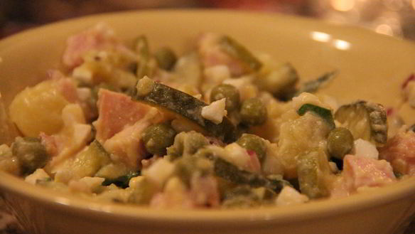 Рецепт Оливье с солеными огурцами