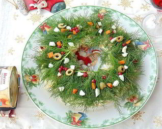 Оливье с тунцом Рождественский венок