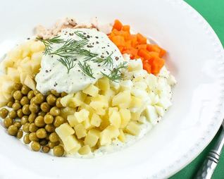 Оливье с яблоком