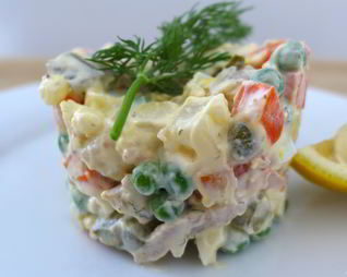 Салат Оливье классический с курицей