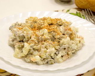 Салат Оливье с индейкой