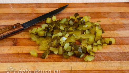 салат оливье с колбасой без моркови