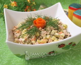 Салат Оливье с колбасой