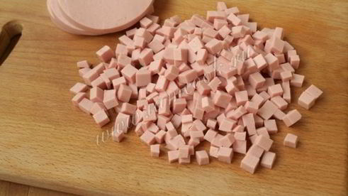 салат оливье с колбасой