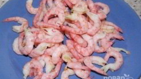 салат оливье с копченой курицей и креветками