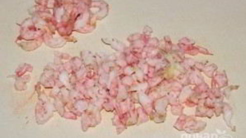 салат оливье с копченой курицей и креветками