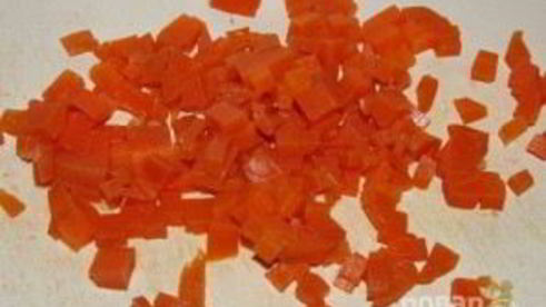 салат оливье с копченой курицей и креветками