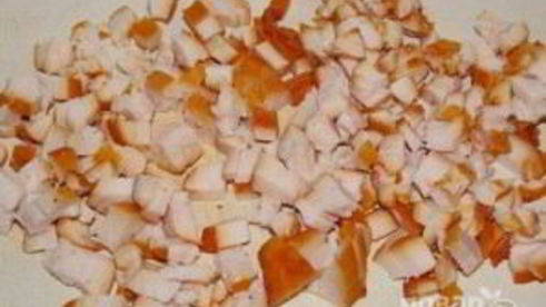 салат оливье с копченой курицей и креветками