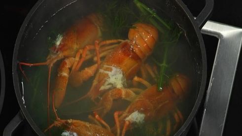 салат оливье с перепелиным мясом, раковыми шейками и трюфелем