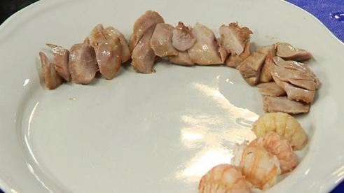 салат оливье с перепелиным мясом, раковыми шейками и трюфелем