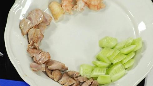 салат оливье с перепелиным мясом, раковыми шейками и трюфелем