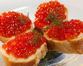 Салат оливье в бутерброде с икрой