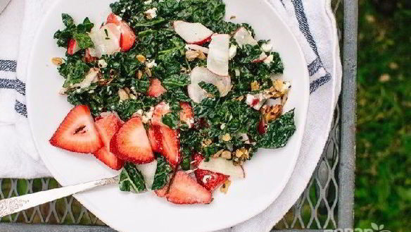 Рецепт Оригинального салата с клубникой