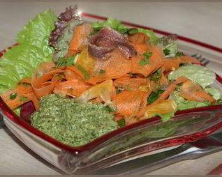 Овощной салат с маринованной свеклой