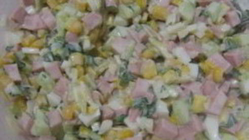 простой салат с вареной колбасой