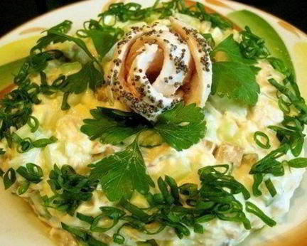 Салат Чебурашка с курицей и орехами