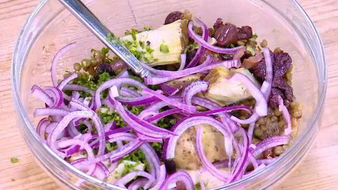 салат из чечевицы с артишоками и фетой