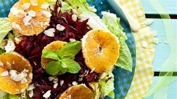 Рецепт Салата из сырой свеклы с апельсином и мятой
